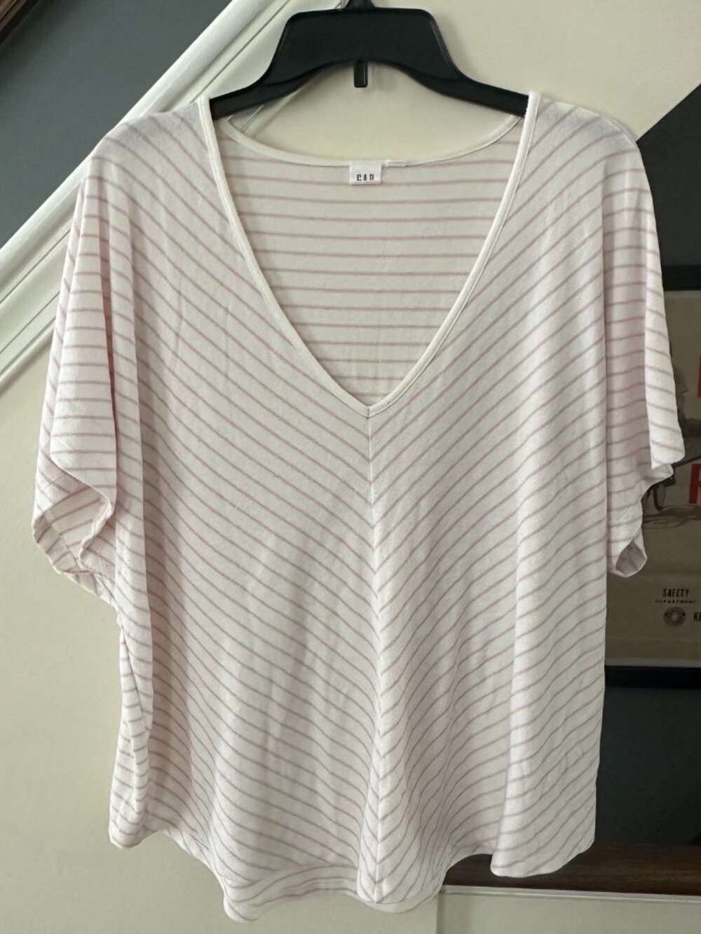 Gap Striped V‑Neck Short Sleeve Top – Size XL